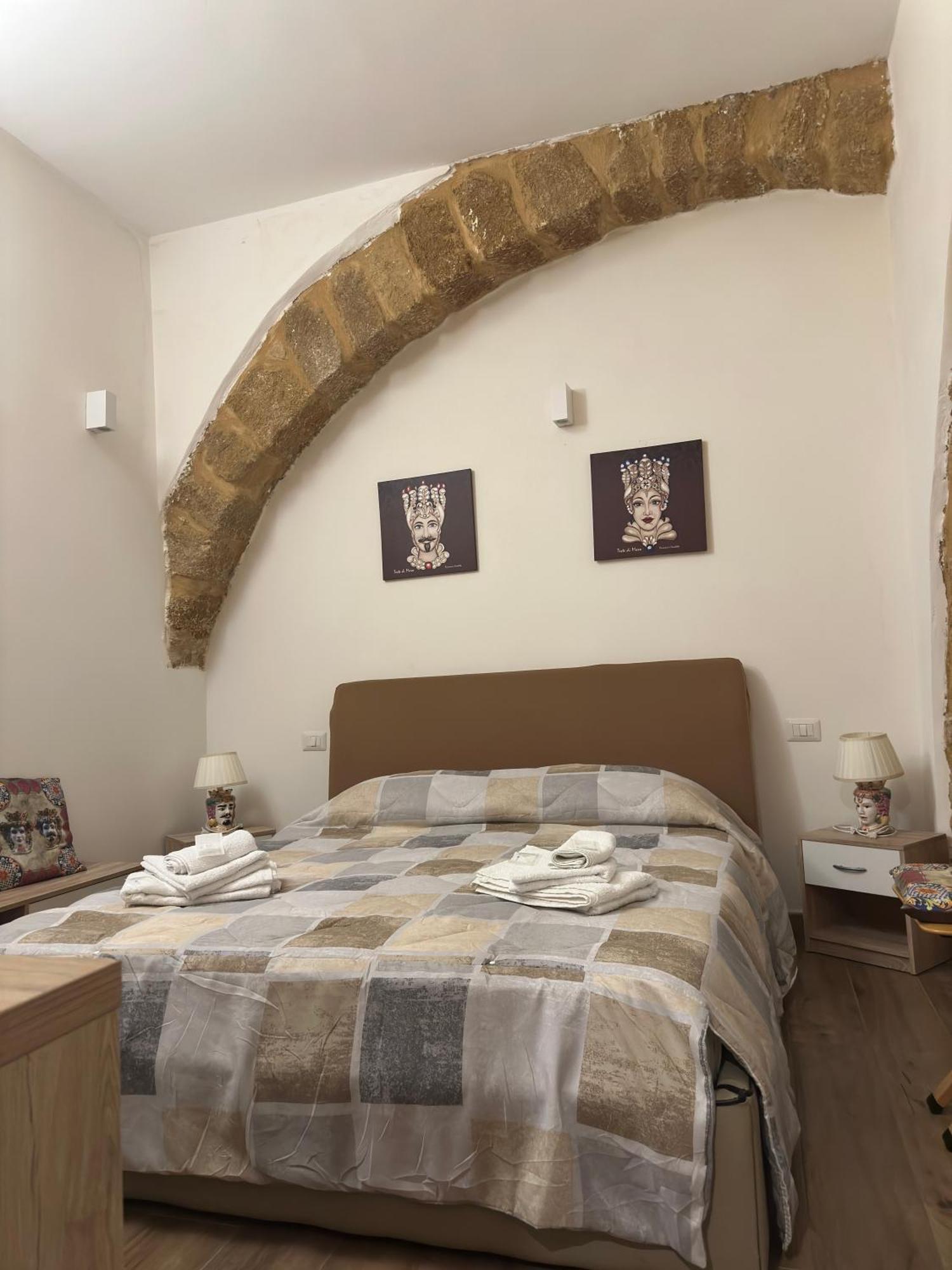 O Munti Rooms 阿格里真托 外观 照片